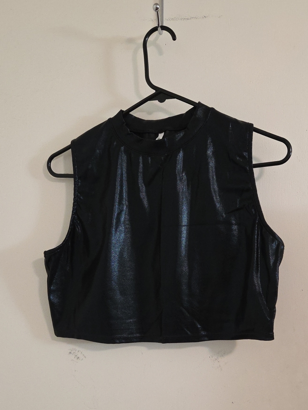 HALARA Black Shiny Sleeveless Crop Top